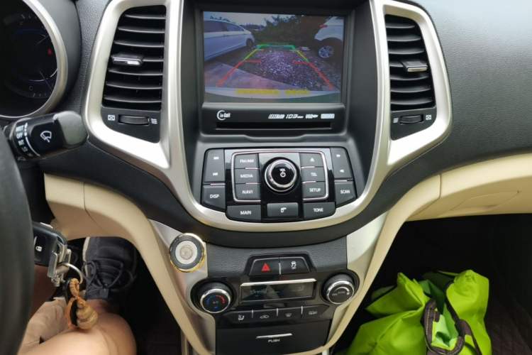 Used CHANGAN Eado 2015 1.6L Manual Luxury Model China V Standard Audio And AC Panel