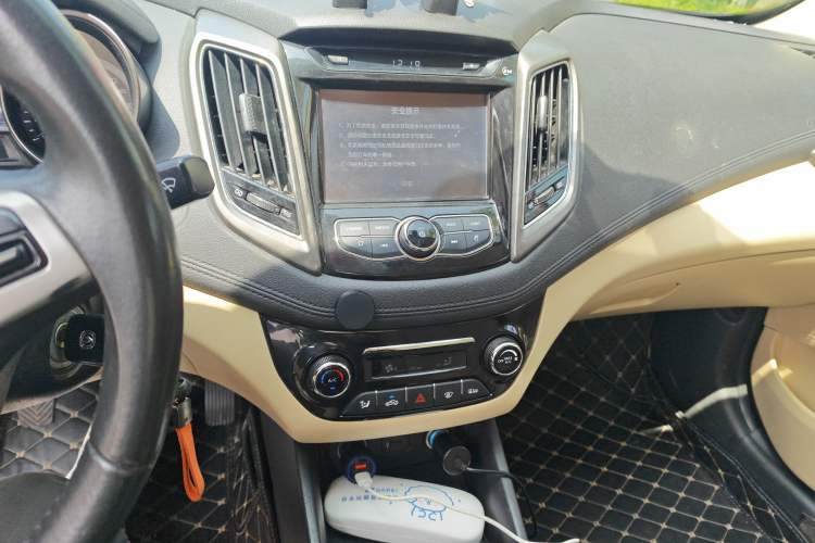 Used CHANGAN Eado 2015 1.6L Manual Luxury Model China V Standard Audio And AC Panel