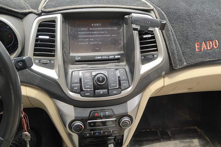 Used CHANGAN Eado 2015 1.6L Manual Luxury Model China V Standard Audio And AC Panel