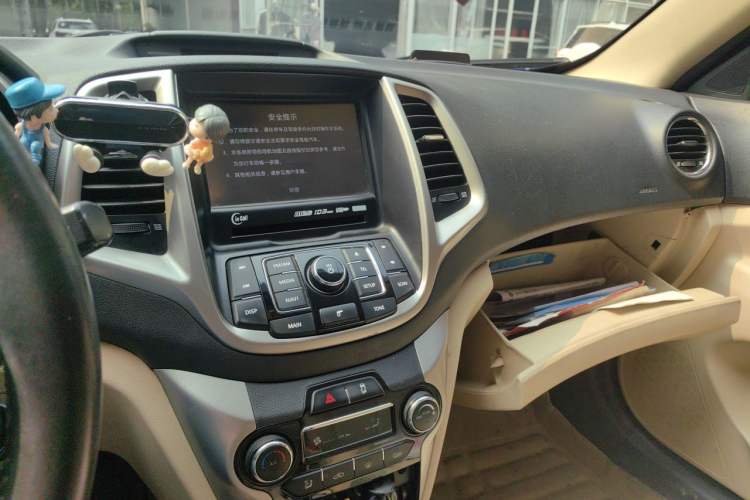 Used CHANGAN Eado 2015 1.6L Manual Luxury Model China V Standard Audio And AC Panel
