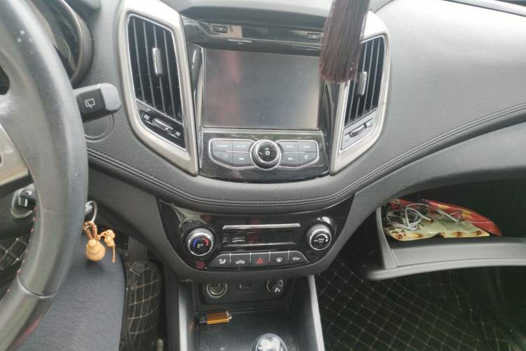 Used CHANGAN Eado 2015 1.6L Automatic Junku Model China IV Standard Audio And AC Panel