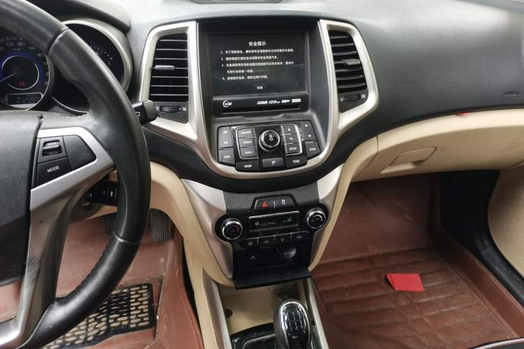 Used CHANGAN Eado 2015 1.6L Manual Luxury Model China IV Standard Audio And AC Panel