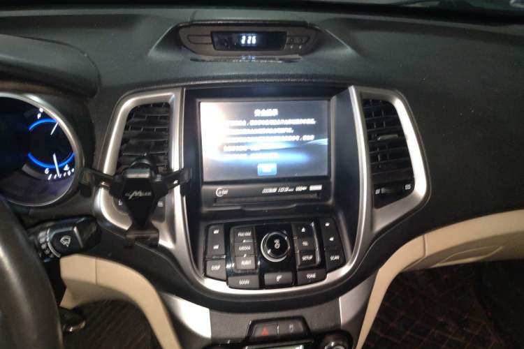 Used CHANGAN Eado 2015 1.6L Manual Luxury Model China IV Standard Audio And AC Panel