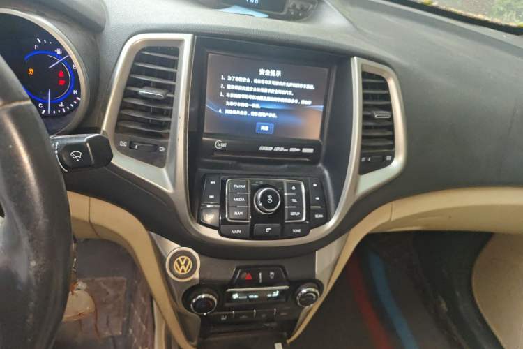 Used CHANGAN Eado 2015 1.6L Manual Luxury Model China IV Standard Audio And AC Panel
