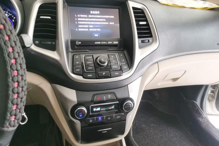Used CHANGAN Eado 2015 1.6L Manual Luxury Model China V Standard Audio And AC Panel