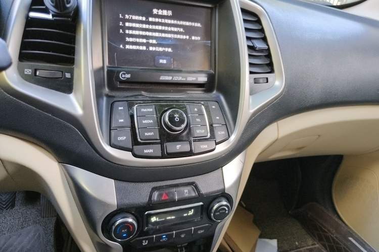 Used CHANGAN Eado 2015 1.6L Manual Luxury Model China V Standard Audio And AC Panel