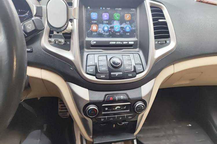 Used CHANGAN Eado 2015 1.6L Manual Luxury Model China IV Standard Audio And AC Panel