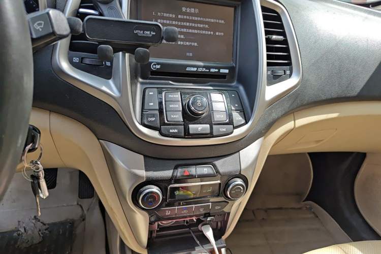 Used CHANGAN Eado 2015 1.6L Manual Luxury Model China IV Standard Audio And AC Panel