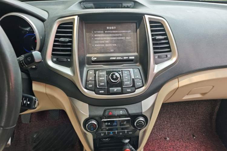 Used CHANGAN Eado 2015 1.6L Manual Luxury Model China V Standard Audio And AC Panel