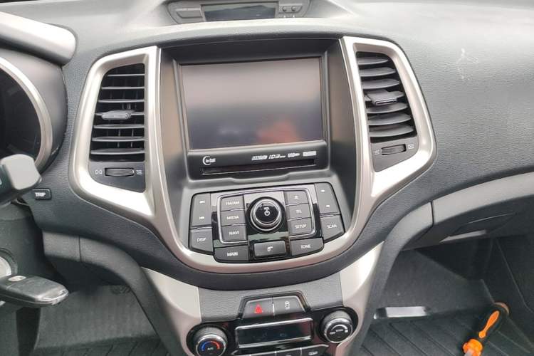 Used CHANGAN Eado 2015 1.6L Manual Junku Model China IV Standard Audio And AC Panel