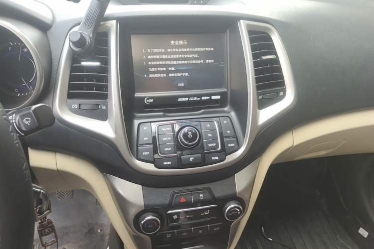 Used CHANGAN Eado 2015 1.6L Manual Luxury Model China IV Standard Audio And AC Panel