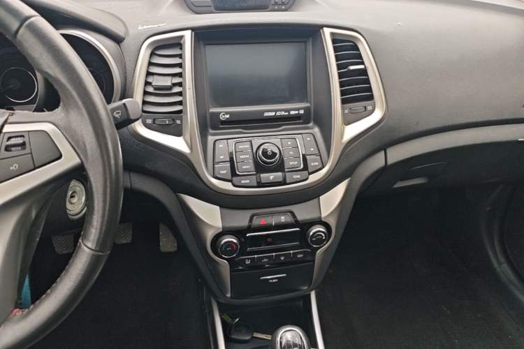 Used CHANGAN Eado 2015 1.6L Manual Luxury Model China V Standard Audio And AC Panel