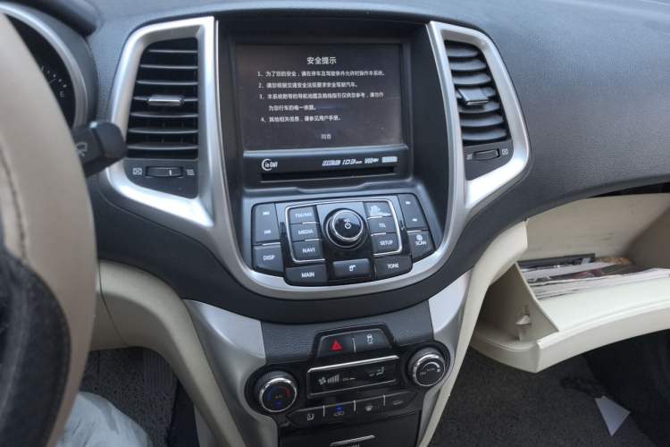 Used CHANGAN Eado 2015 1.6L Manual Luxury Model China IV Standard Audio And AC Panel
