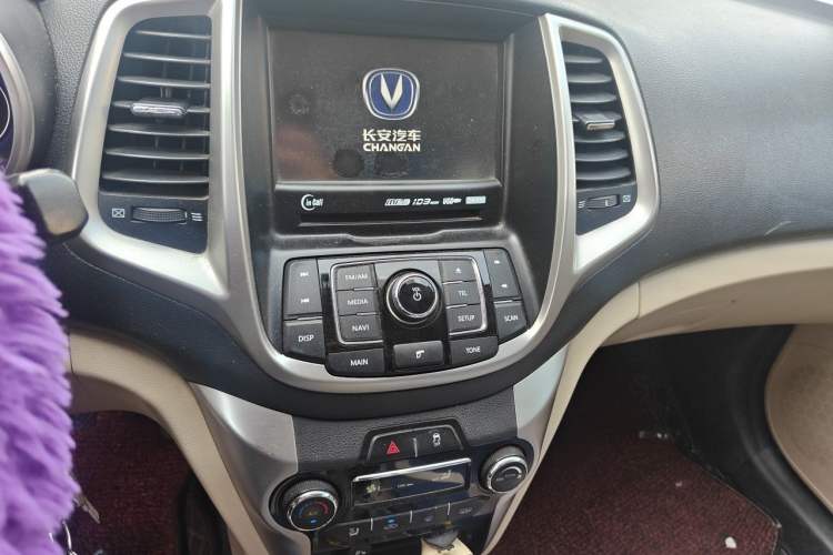 Used CHANGAN Eado 2015 1.6L Manual Luxury Model China IV Standard Audio And AC Panel