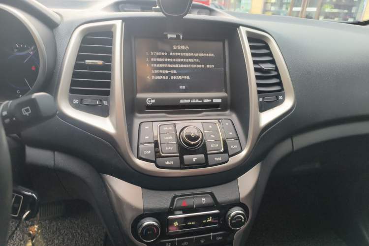 Used CHANGAN Eado 2015 1.6L Automatic ZhiKu Model China V Standard Audio And AC Panel
