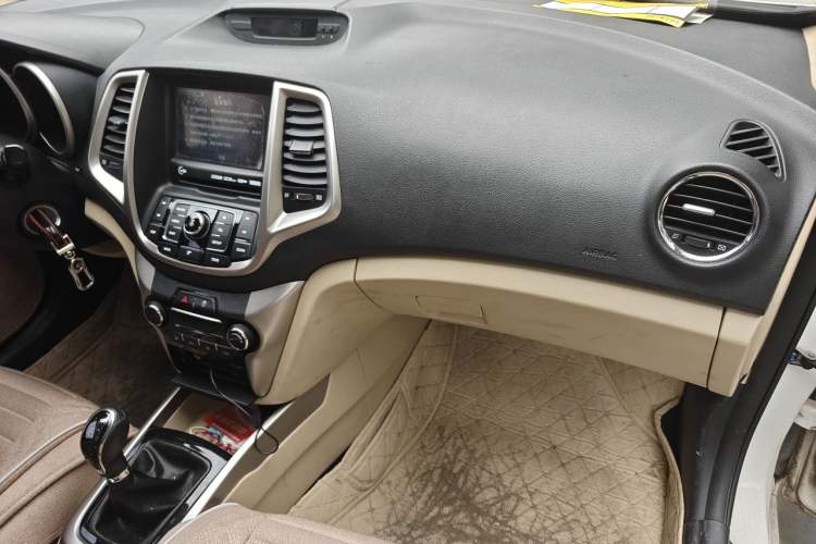 Used CHANGAN Eado 2015 1.6L Manual Luxury Model China IV Standard Audio And AC Panel