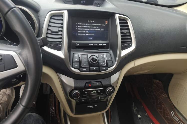 Used CHANGAN Eado 2015 1.6L Manual Luxury Model China V Standard Audio And AC Panel