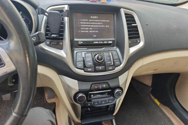 Used CHANGAN Eado 2015 1.6L Manual Luxury Model China V Standard Audio And AC Panel