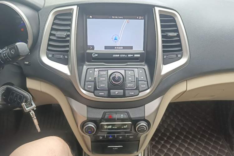 Used CHANGAN Eado 2015 1.6L Manual Luxury Model China V Standard Audio And AC Panel