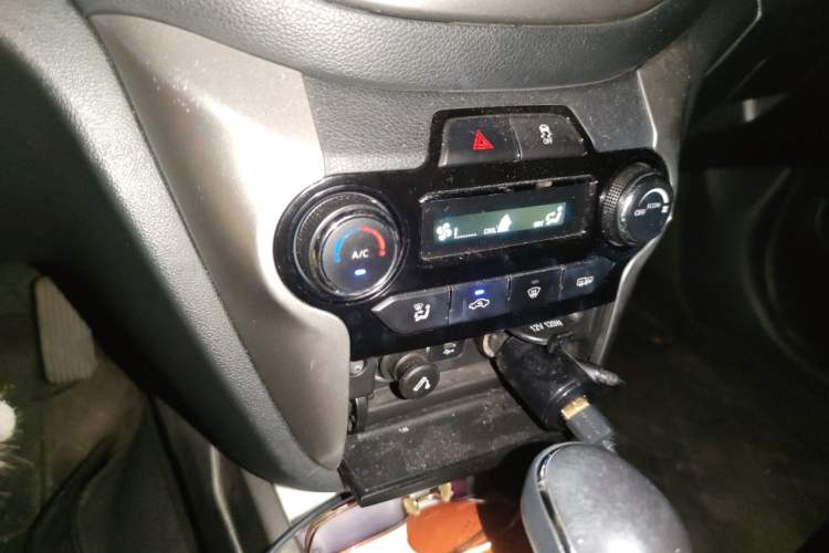 Used CHANGAN Eado 2015 1.6L Automatic Junku Model China IV Standard Audio And AC Panel