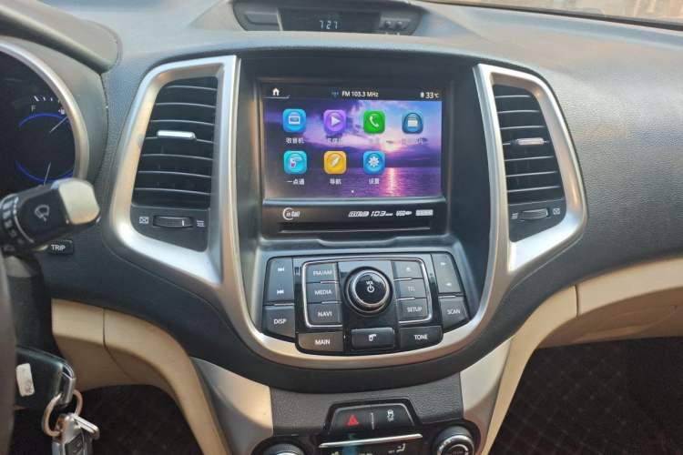 Used CHANGAN Eado 2015 1.6L Manual Luxury Model China IV Standard Audio And AC Panel