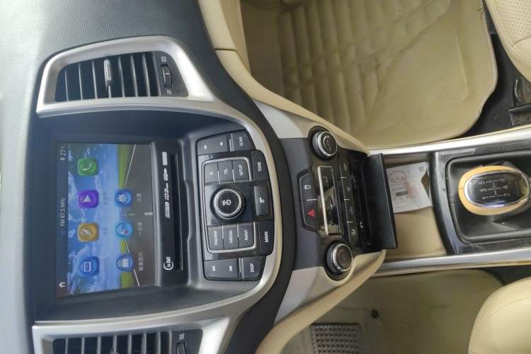 Used CHANGAN Eado 2015 1.6L Manual Luxury Model China IV Standard Audio And AC Panel
