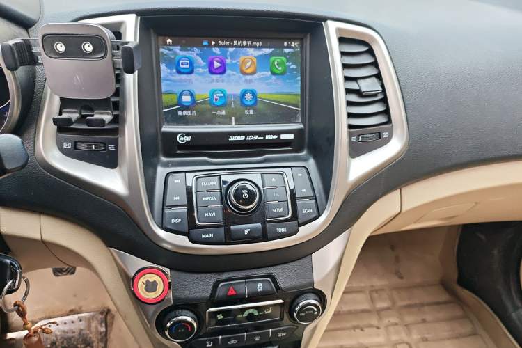 Used CHANGAN Eado 2015 1.6L Manual Luxury Model China IV Standard Audio And AC Panel