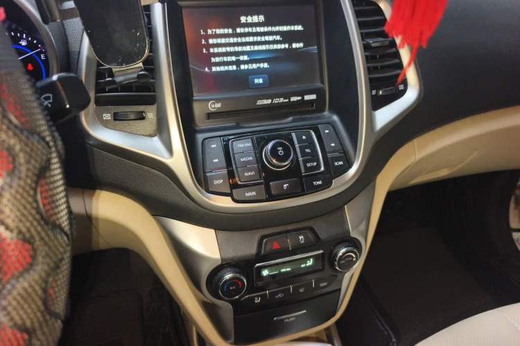 Used CHANGAN Eado 2015 1.6L Manual Luxury Model China IV Standard Audio And AC Panel