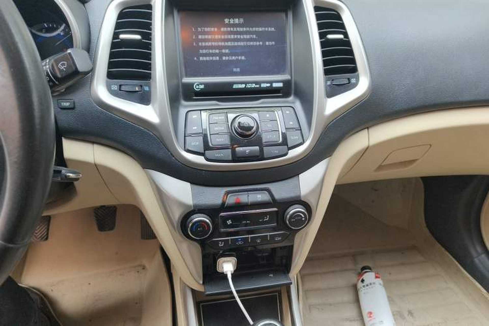 Used CHANGAN Eado 2015 1.6L Manual Luxury Model China IV Standard Audio And AC Panel
