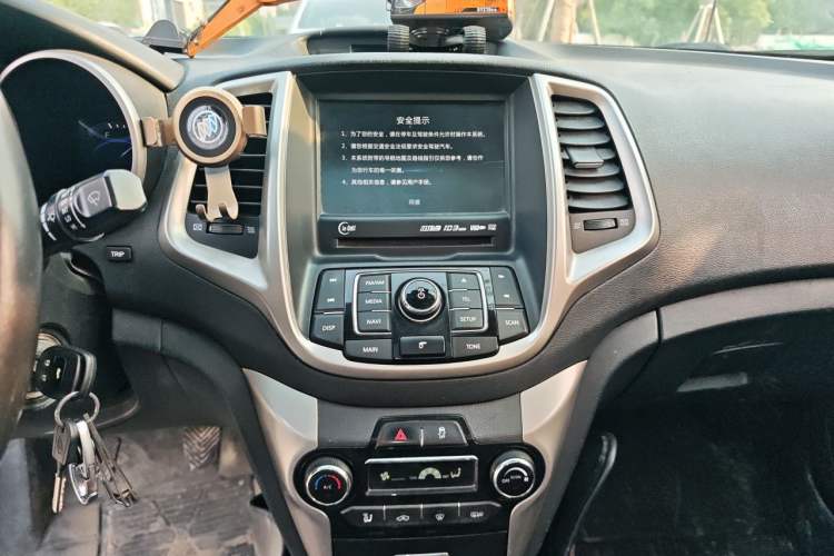 Used CHANGAN Eado 2015 1.6L Manual Flagship Model Audio And AC Panel
