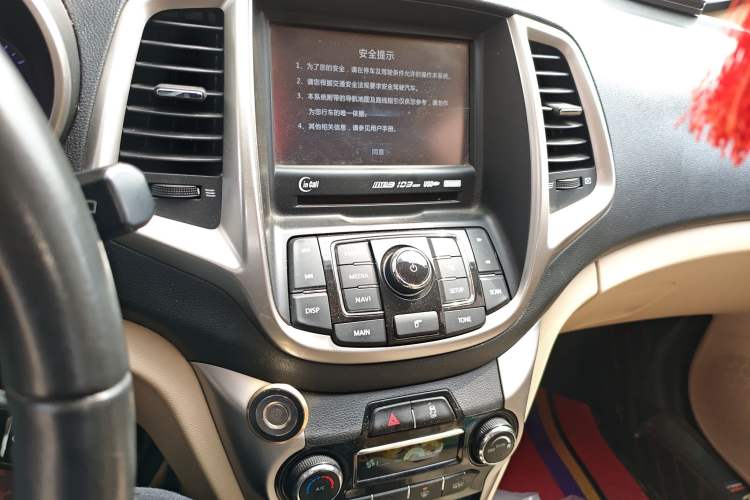 Used CHANGAN Eado 2015 1.6L Manual Luxury Model China IV Standard Audio And AC Panel