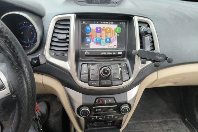 Used CHANGAN Eado 2015 1.6L Manual Luxury Model China IV Standard Audio And AC Panel
