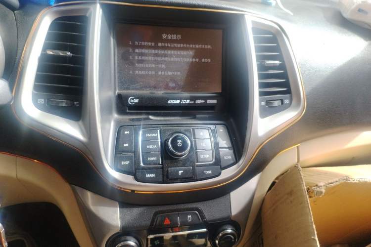 Used CHANGAN Eado 2015 1.6L Manual Luxury Model China V Standard Audio And AC Panel