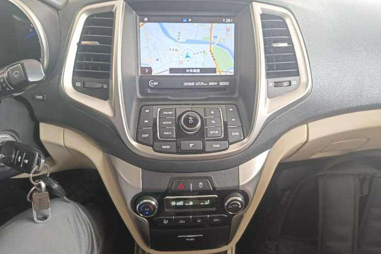 Used CHANGAN Eado 2015 1.6L Manual Luxury Model China V Standard Audio And AC Panel
