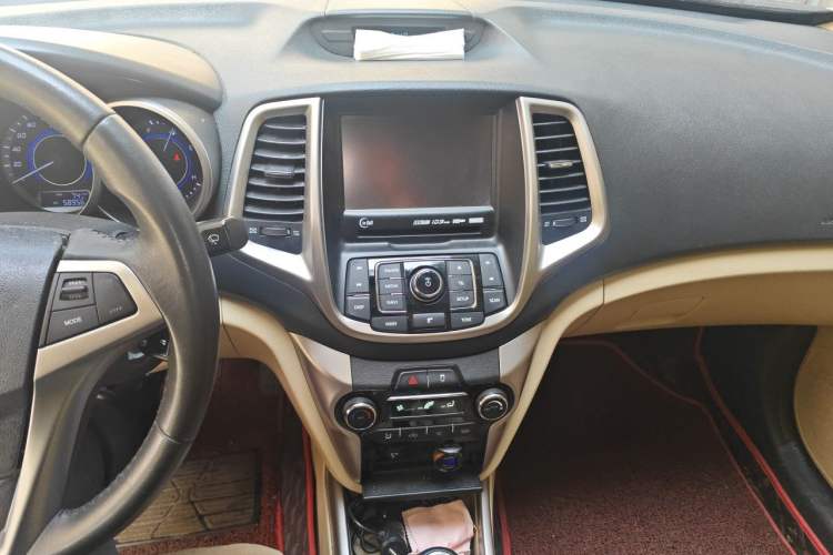 Used CHANGAN Eado 2015 1.6L Manual Luxury Model China V Standard Audio And AC Panel