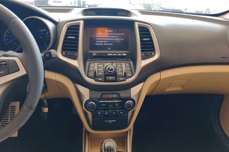 Used CHANGAN Eado 2015 1.6L Manual Luxury Model China V Standard Audio And AC Panel