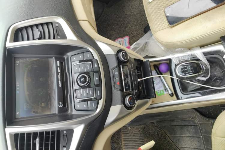 Used CHANGAN Eado 2015 1.6L Manual Luxury Model China V Standard Audio And AC Panel