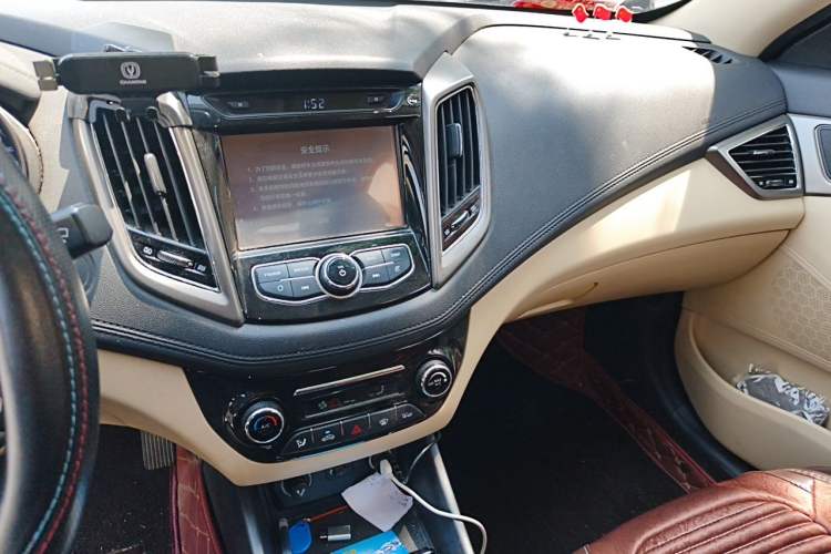 Used CHANGAN Eado 2015 1.6L Manual Luxury Model China IV Standard Audio And AC Panel