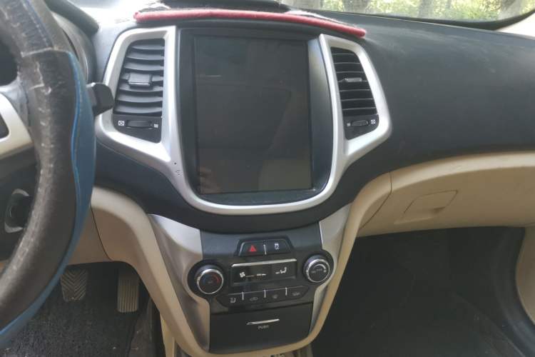 Used CHANGAN Eado 2015 1.6L Manual Luxury Model China IV Standard Audio And AC Panel