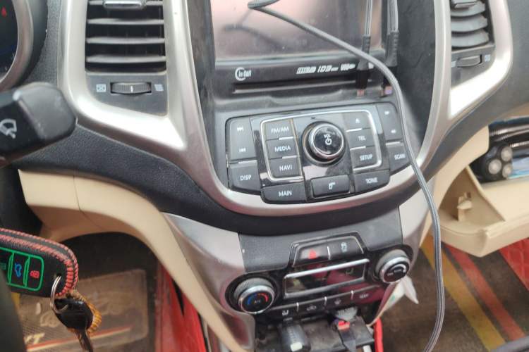 Used CHANGAN Eado 2015 1.6L Manual Luxury Model China V Standard Audio And AC Panel