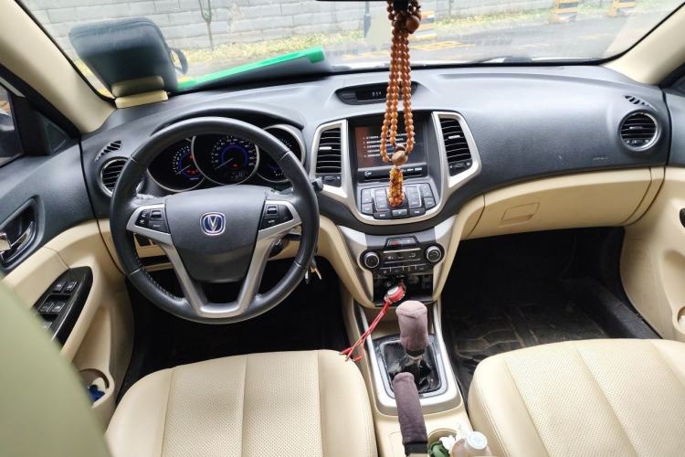 Used CHANGAN Eado 2015 1.6L Manual Luxury Model China V Standard Center Console
