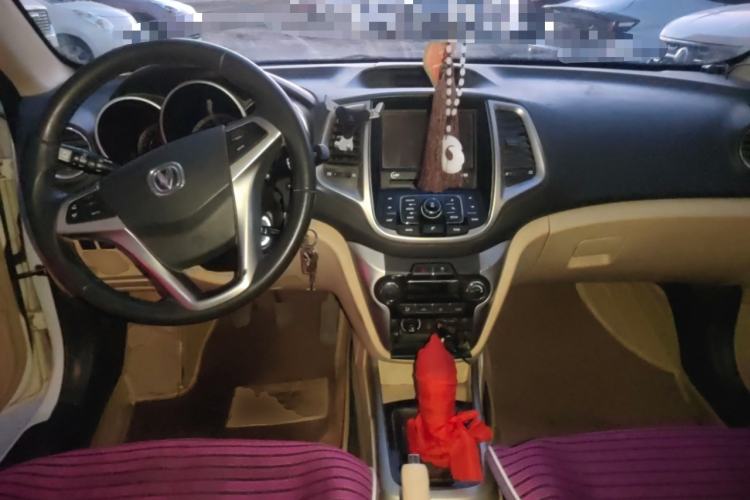 Used CHANGAN Eado 2015 1.6L Manual Luxury Model China IV Standard Center Console