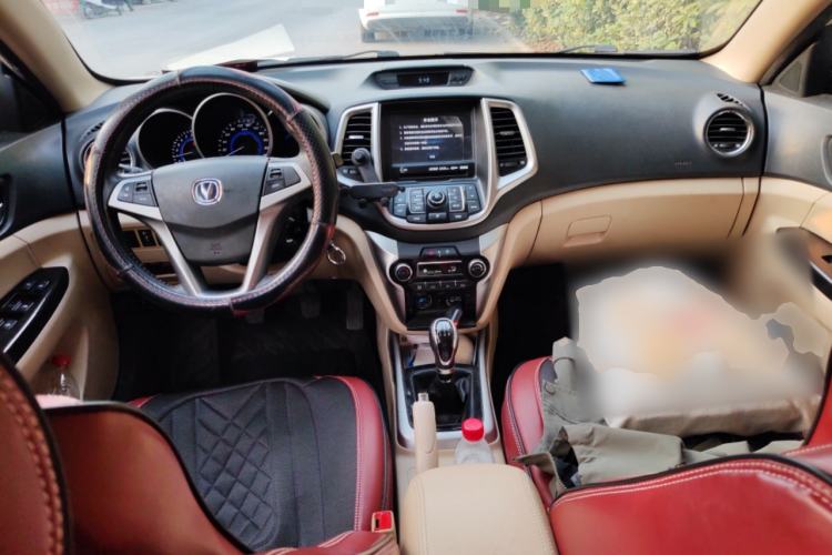 Used CHANGAN Eado 2015 1.6L Manual Luxury Model China IV Standard Center Console