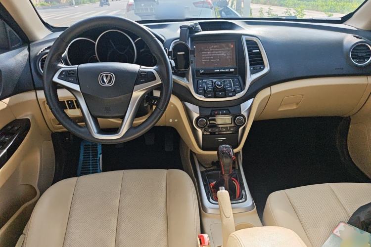 Used CHANGAN Eado 2015 1.6L Manual Luxury Model China V Standard Center Console