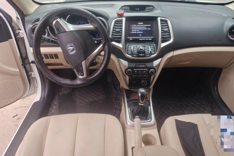 Used CHANGAN Eado 2015 1.6L Manual Luxury Model China IV Standard Center Console