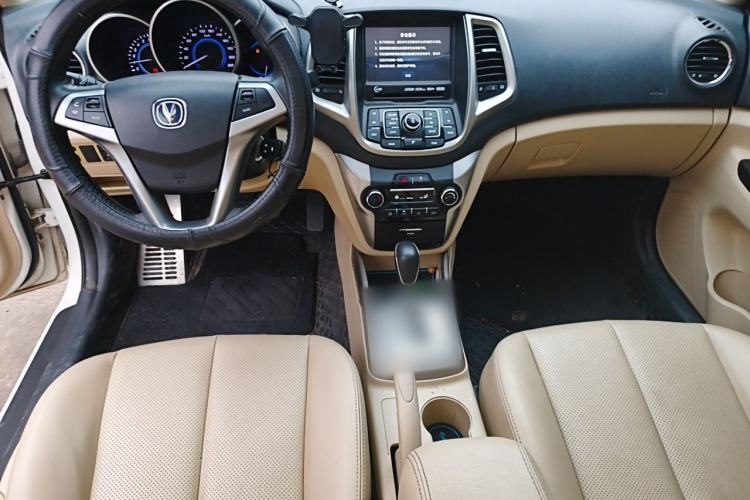 Used CHANGAN Eado 2015 1.6L Automatic Luxury Model Center Console