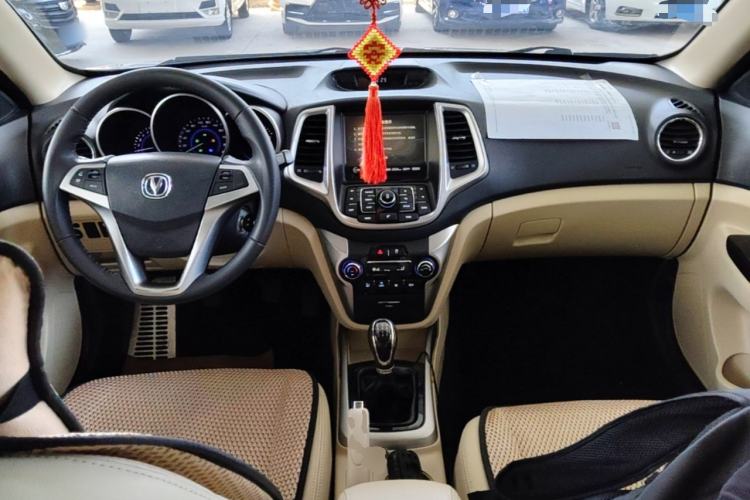 Used CHANGAN Eado 2015 1.6L Manual Luxury Model China V Standard Center Console