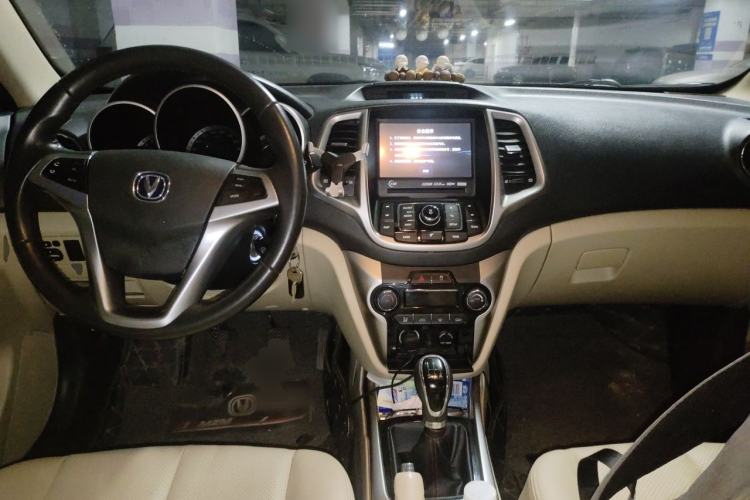 Used CHANGAN Eado 2015 1.6L Manual Luxury Model China V Standard Center Console