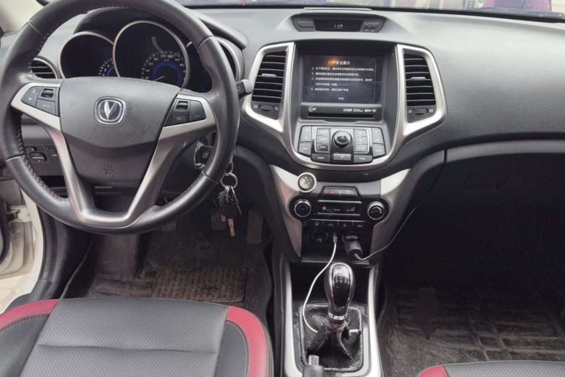 Used CHANGAN Eado 2015 1.6L Manual ZhiKu Model China IV Standard Center Console
