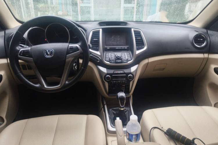 Used CHANGAN Eado 2015 1.6L Manual Luxury Model China V Standard Center Console